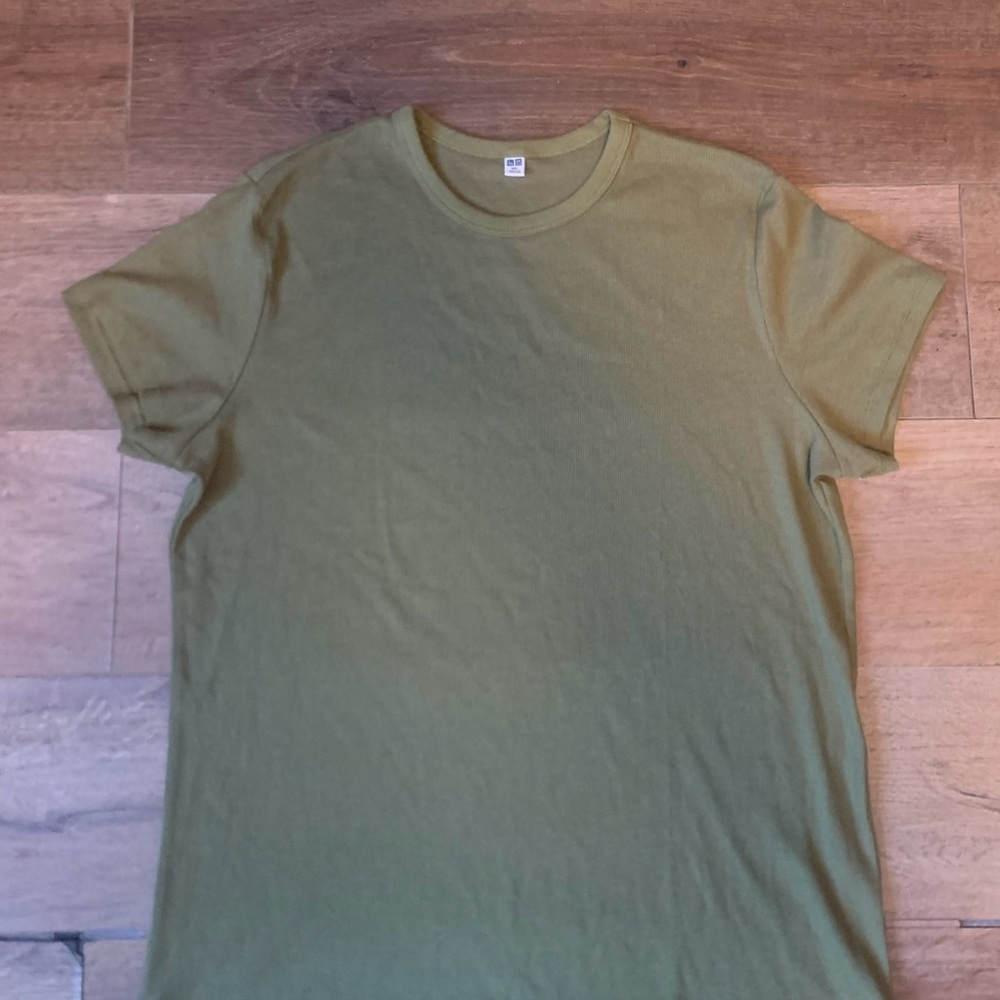 Uniqlo Khaki women’s Short Sleeve Tee